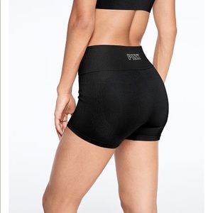 Women’s medium seamless Pink workout shorts